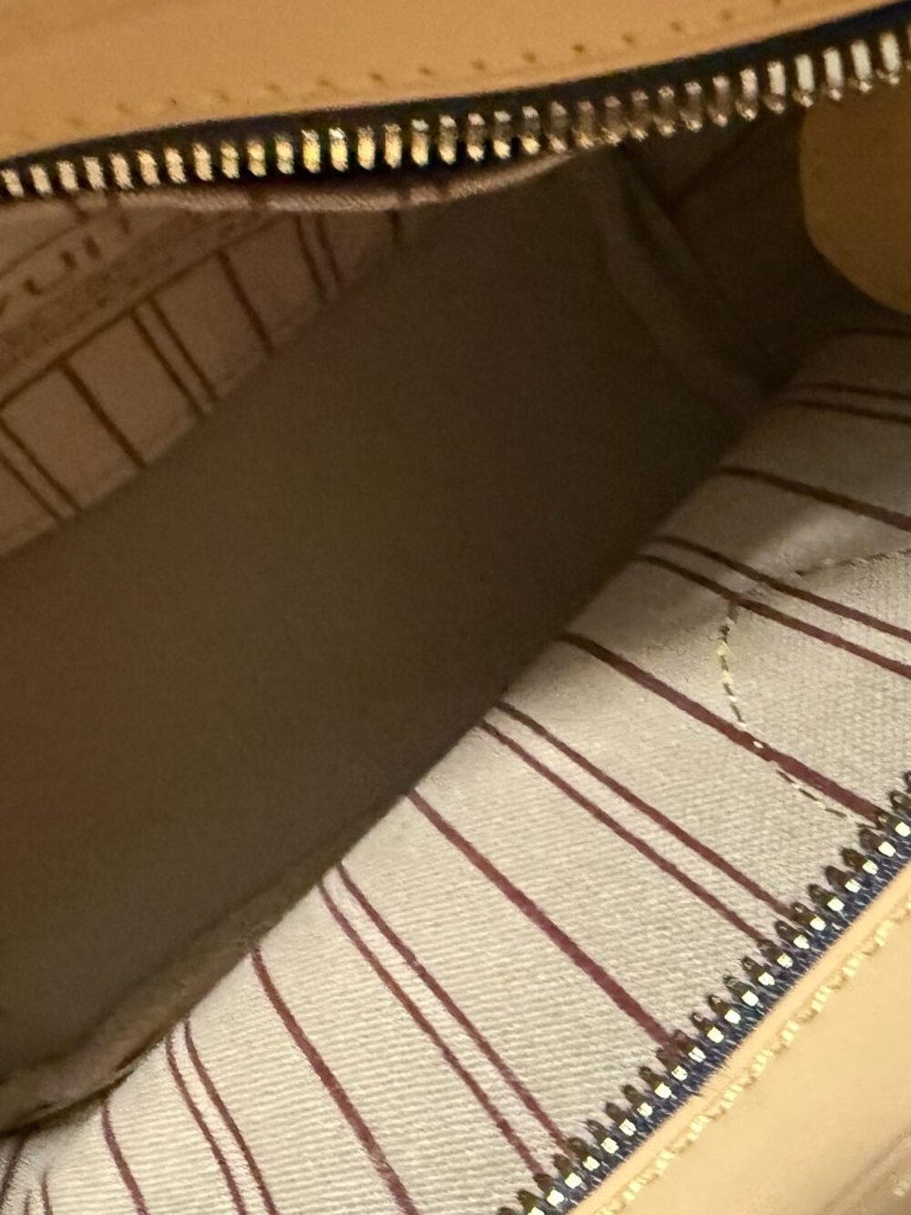 STUNNING Brand-New Fashion Crossbody with Long Strap! Ships ASAP!!! - Picture 5 of 8